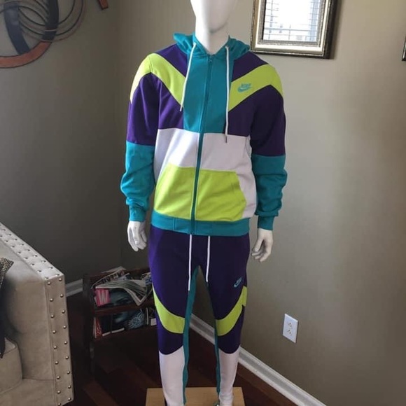 Nike tech suits - Picture 4 of 7